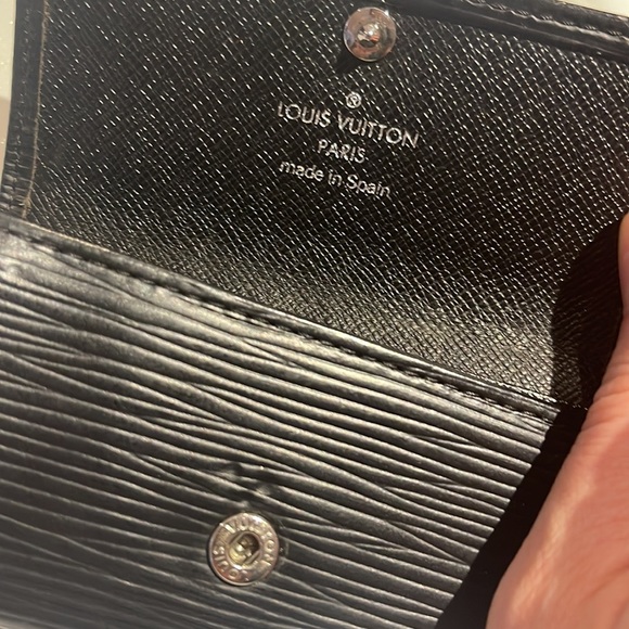 Authentic Louis Vuitton Epi Black 4 hooks Key Holder - Picture 8 of 8